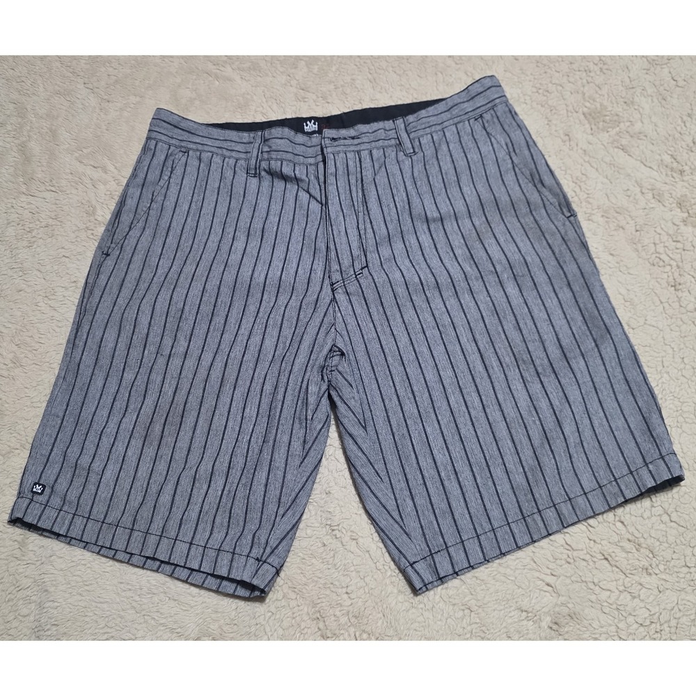 Mickos Mens 32 Gray Black Pinstripe Shorts Skate Streetwear Punk Goth Read Flaw - Picture 1 of 9